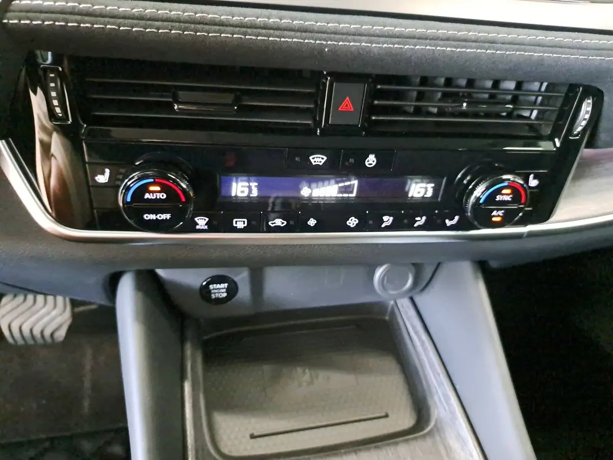 NISSAN QASHQAI 1.3 DIG-T MHEV AUTO. MJ27 TEKNA PREMIUM PAKET 2-FARBEN
