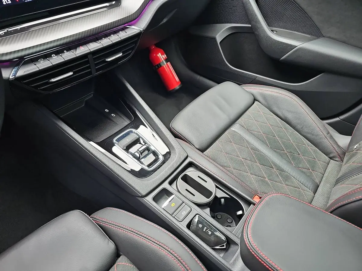 SKODA OCTAVIA COMBI 2.0 TSI DSG RS NAVI LED ERGO-AKTIV PDC AHK LM19