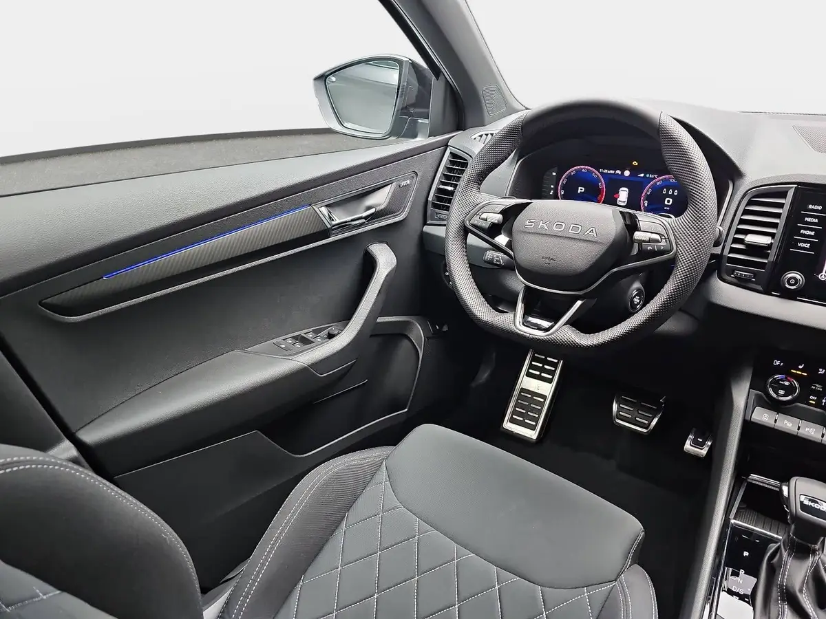 SKODA KAROQ 1.5 TSI DSG SPORTLINE NAVI LED-MATRIX PANO WINTER 