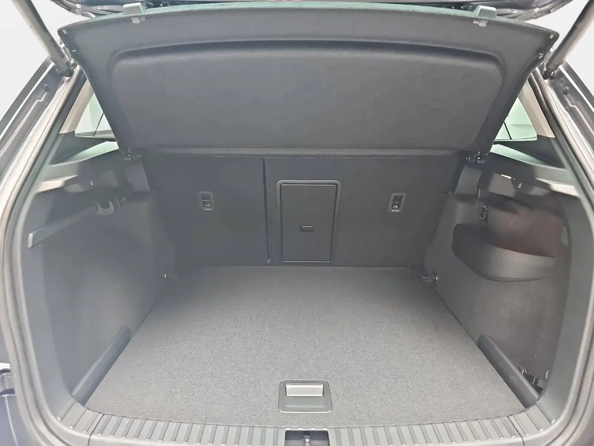 SKODA KAROQ 1.5 TSI DSG SELECTION LED ACC AHK