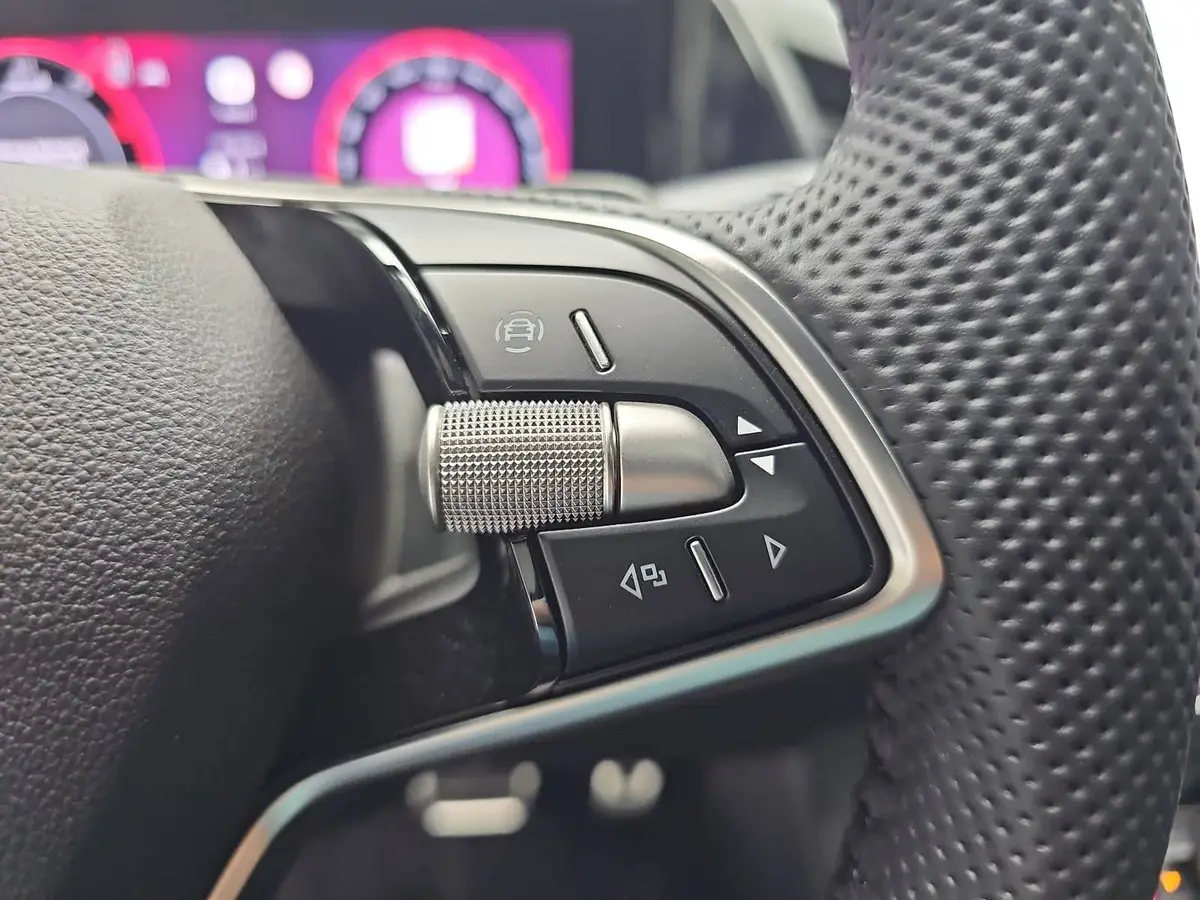 SKODA KODIAQ 2.0 TDI DSG SPORTLINE 4X4 PANO AHK