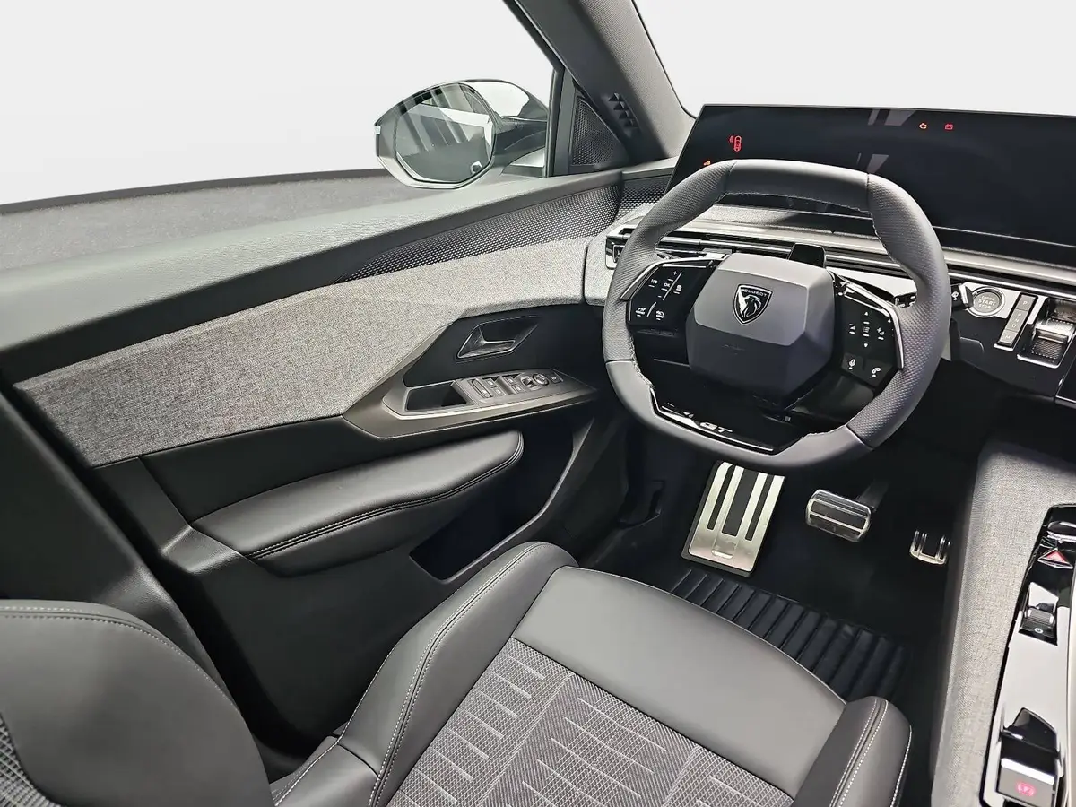 PEUGEOT 5008 1.2 HYBRID 145 E-DSC6 GT KLIMA LED 7-S DAB 360° AH
