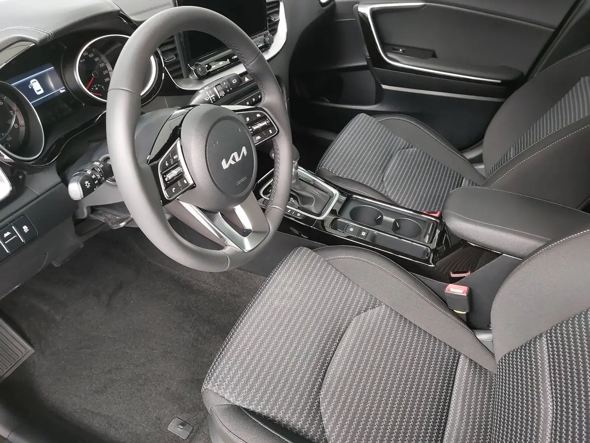 KIA CEED SW 1.5 T-GDI 48V DCT7 ULTIMATE EDITION