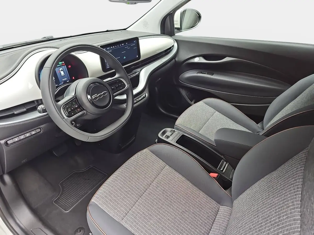 FIAT 500E ELEKTRO 42 KWH 3+1 ICON NAVI KLIMA DAB APPLE/ANDROID LM