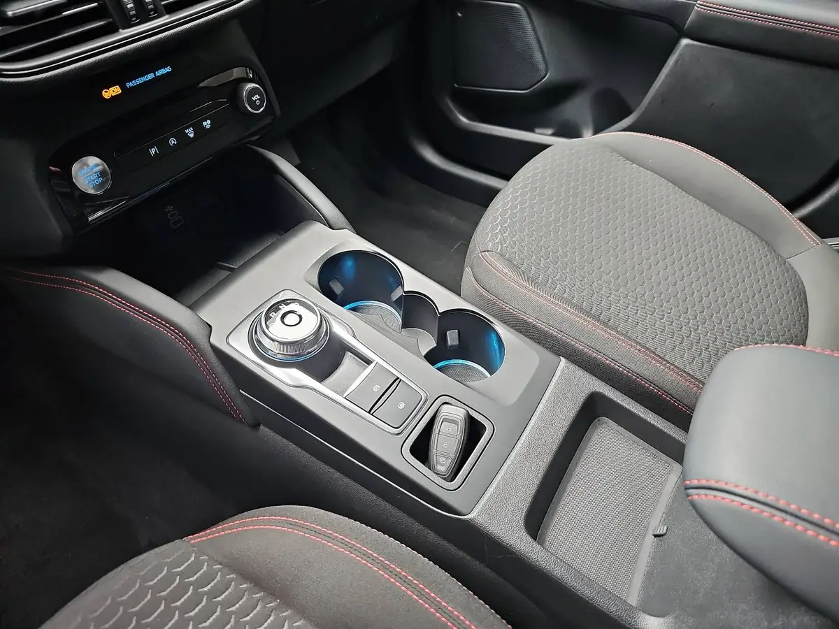 FORD KUGA 1.5 EB AUTO. ST-LINE NAVI LED KLIMAAUTO WINTER SIC