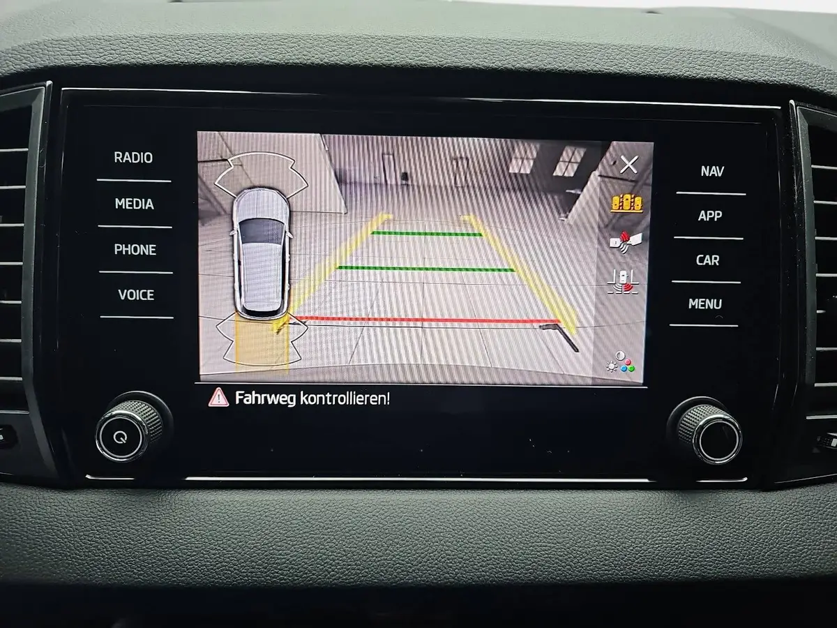 SKODA KAROQ 1.5 TSI DSG SELECTION LED ACC AHK