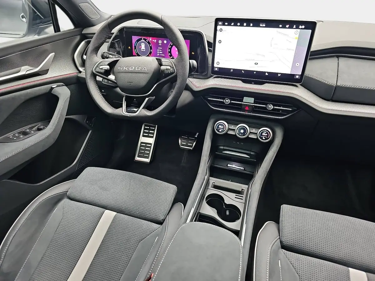 SKODA KODIAQ 1.5 TSI DSG IV PHEV SPORTLINE AHK PANO LM