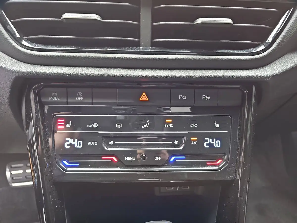 VW T-ROC 1.5 TSI DSG R-LINE NAVI KLIMA LED KAMERA WINTER AH