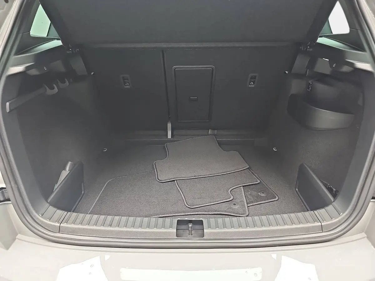 SKODA KAROQ 1.5 TSI DSG SPORTLINE NAVI LED-MATRIX PANO CANTON