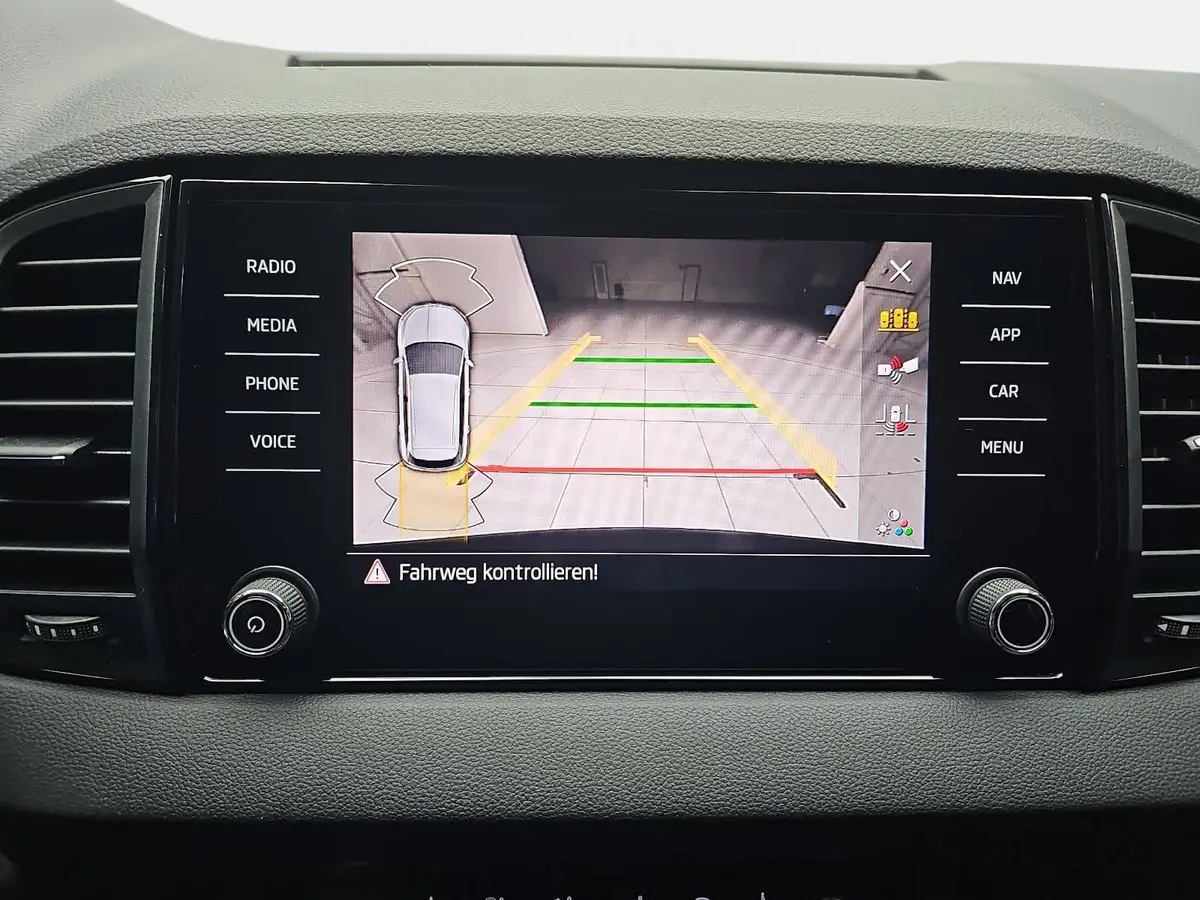 SKODA KAROQ 1.5 TSI DSG 130 JAHRE LED DAB SICHT WINTER EL.HECK