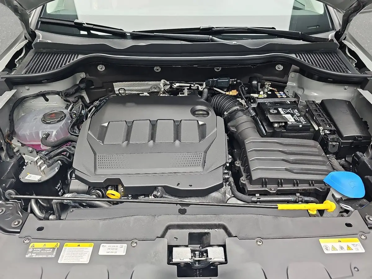 SKODA KAROQ 2.0 TDI DSG DRIVE NAVI LED AHK LM