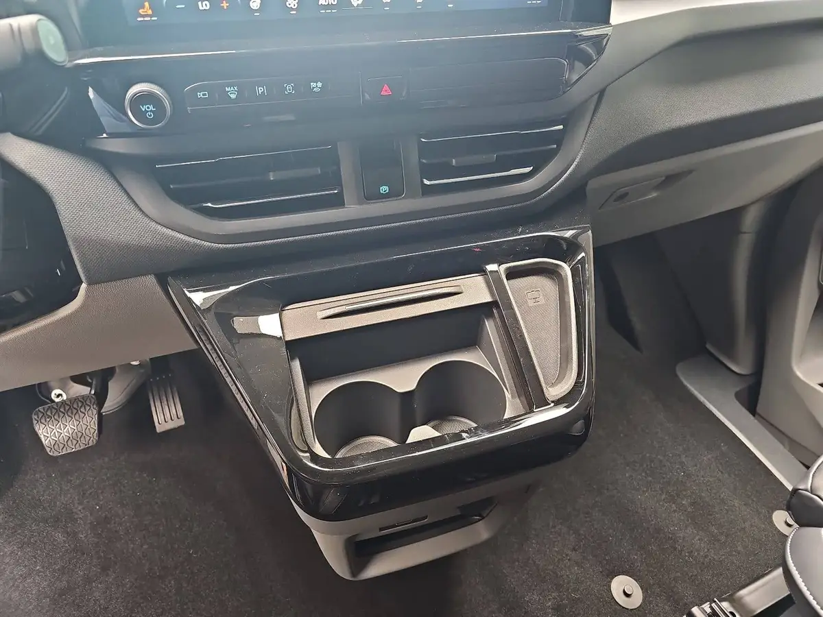 FORD TOURNEO CUSTOM 2.0 ECOBLUE AUTO. L1 TITANIUM X NAVI LED AHK