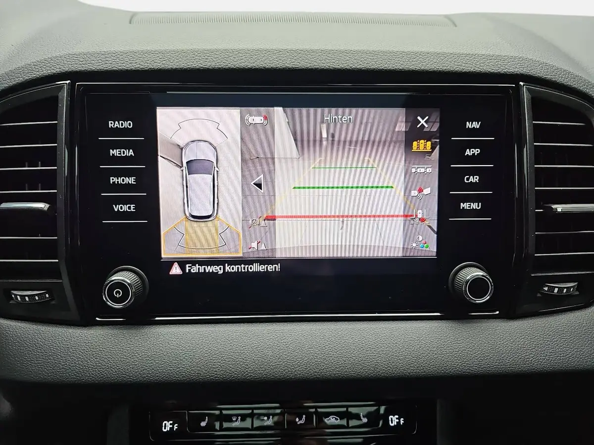 SKODA KAROQ 1.5 TSI DSG SPORTLINE NAVI LED-MATRIX PANO CANTON 