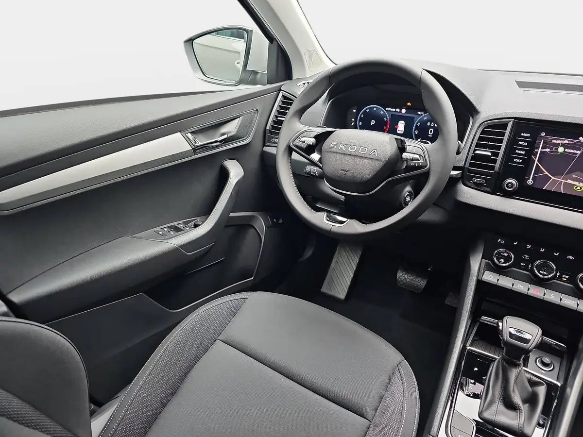 SKODA KAROQ 1.5 TSI DSG SELECTION LED ACC AHK