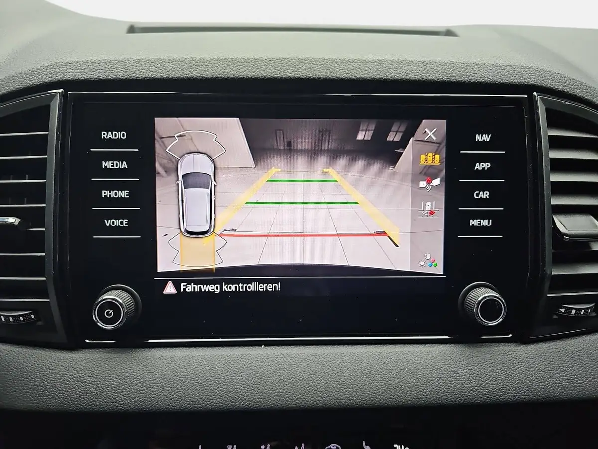 SKODA KAROQ 2.0 TDI DSG DRIVE NAVI LED AHK LM