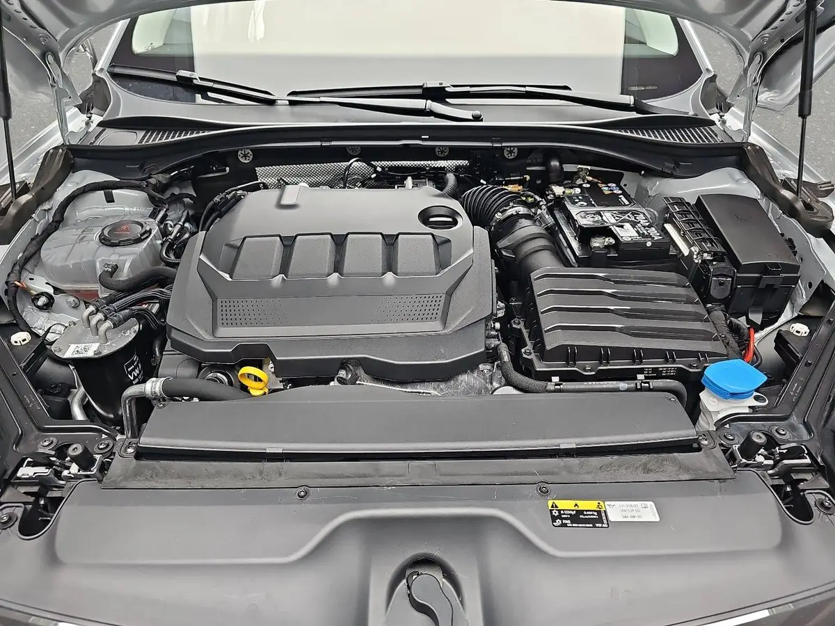 SKODA SUPERB COMBI 2.0 TDI DSG STYLE NAVI LED