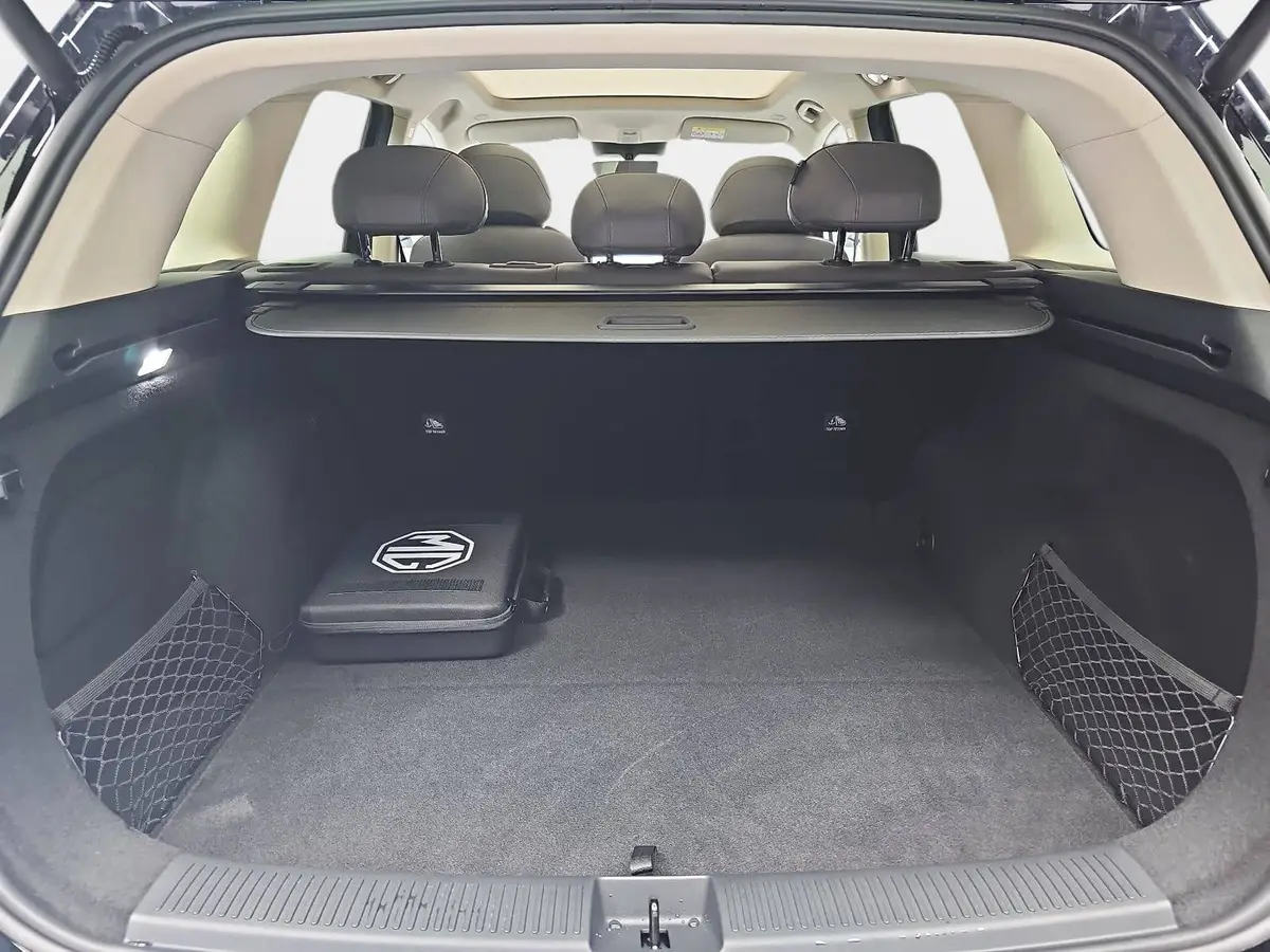 MG ANDERE EV 77 KWH LUXURY PANORAMA LEDER 20-ZOLL