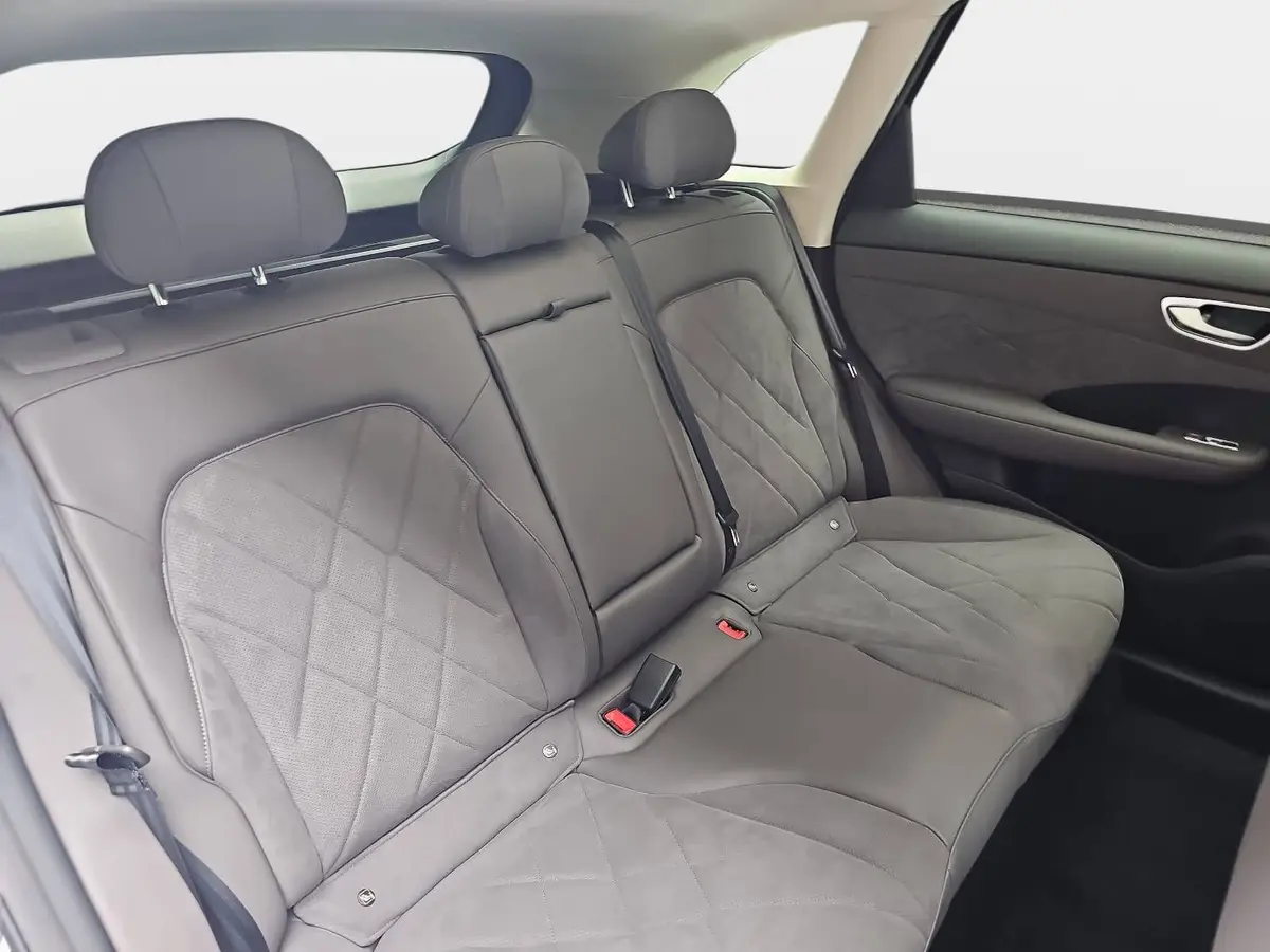 MG ANDERE EV 77 KWH LUXURY PANORAMA LEDER 20-ZOLL