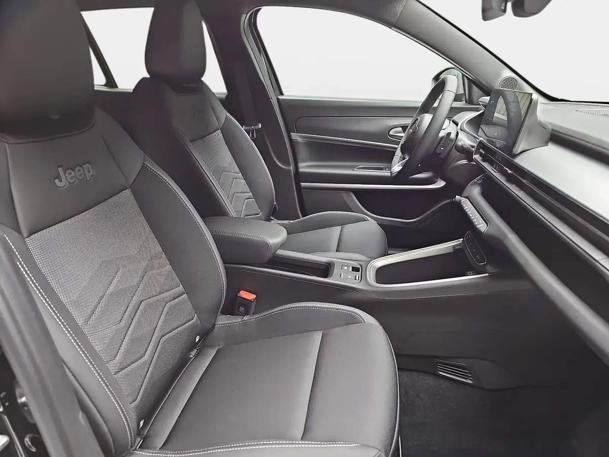 JEEP AVENGER 1.2 E-HYBRID T3 DCT SUMMIT MJ26 INFOTAINMENT UND KOMFORT-PAKET