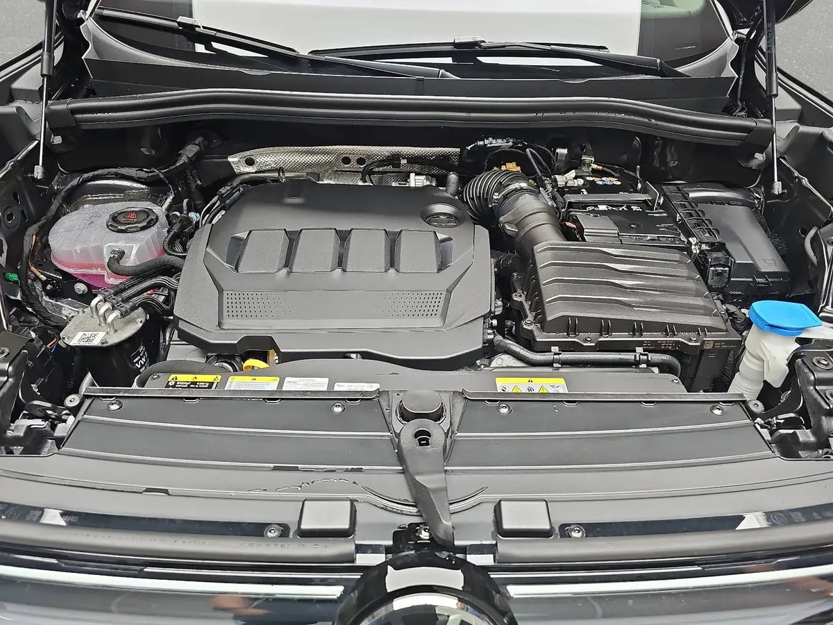 VW TIGUAN 2.0 TDI DSG R-LINE 4M NAVI LED-MATIX LEDER BLACK-S