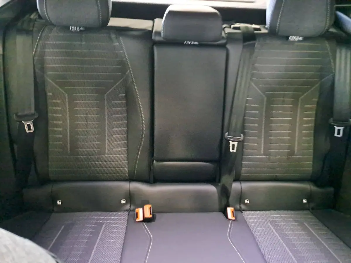 PEUGEOT 3008 1.2 HYBRID 145 E-DSC6 GT NAVI KLIMA LED AHK LM19