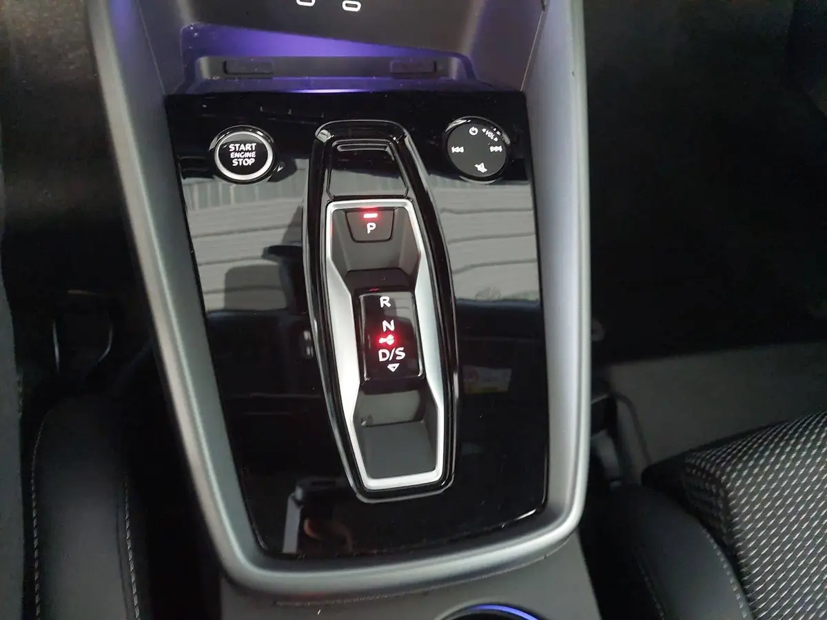 AUDI A3 35 TFSI DSG SPORTBACK S LINE NAVI LED KAMERA LM18