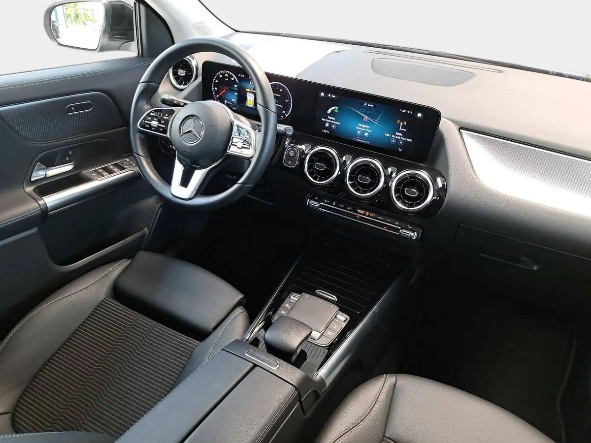 MERCEDES-BENZ GLA 200 D DCT PROGRESSIVE NAVI LED