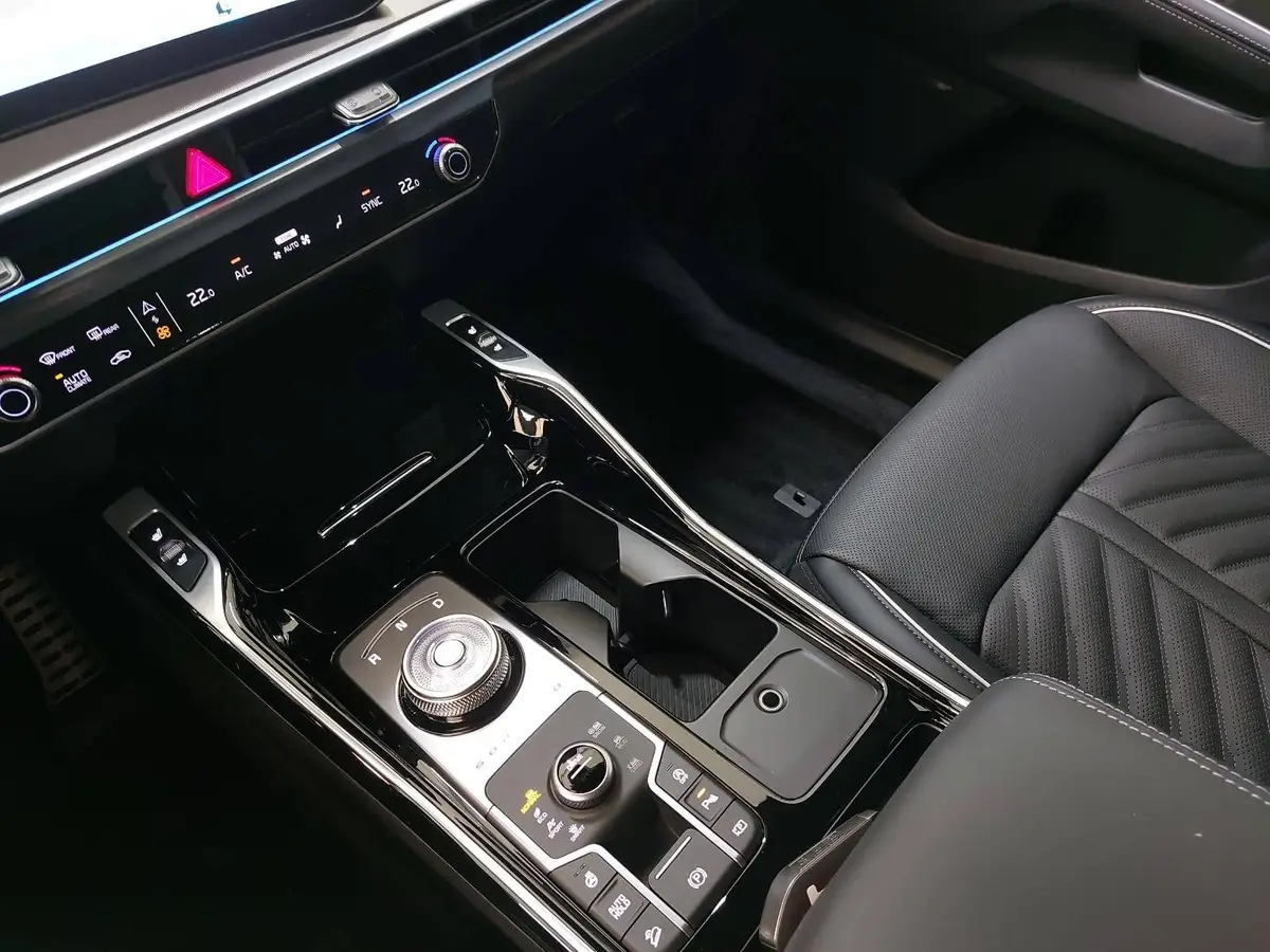 KIA SORENTO 2.2 CRDI AWD DCT8 PLATINUM LEDER NAPPA PREMIUM GLASDACH AHK