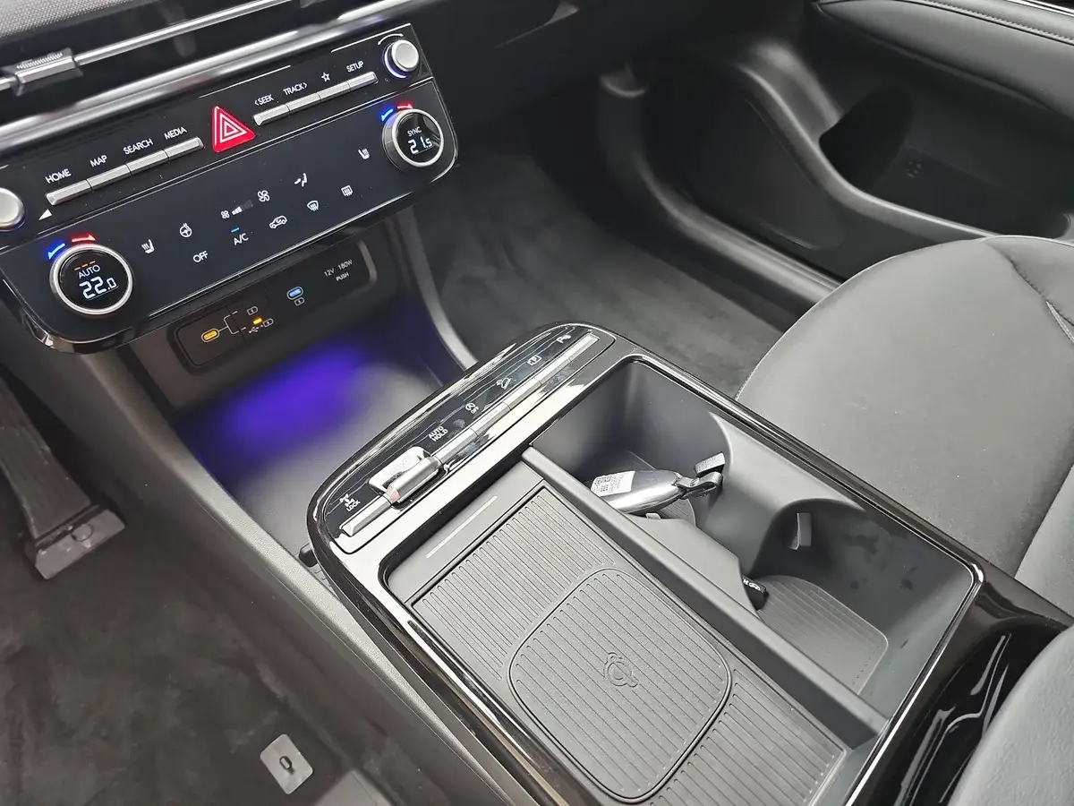 HYUNDAI TUCSON 1.6 T-GDI DCT7 4WD NAVI LED KRELL KLIMAAUTO 4XSITZ