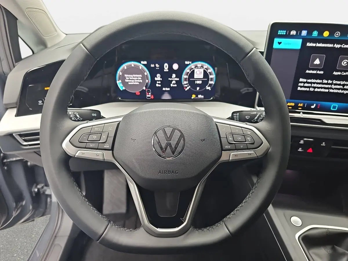 VW GOLF VIII 1.5 TSI LIFE LED ACC KAMERA AHK LM17