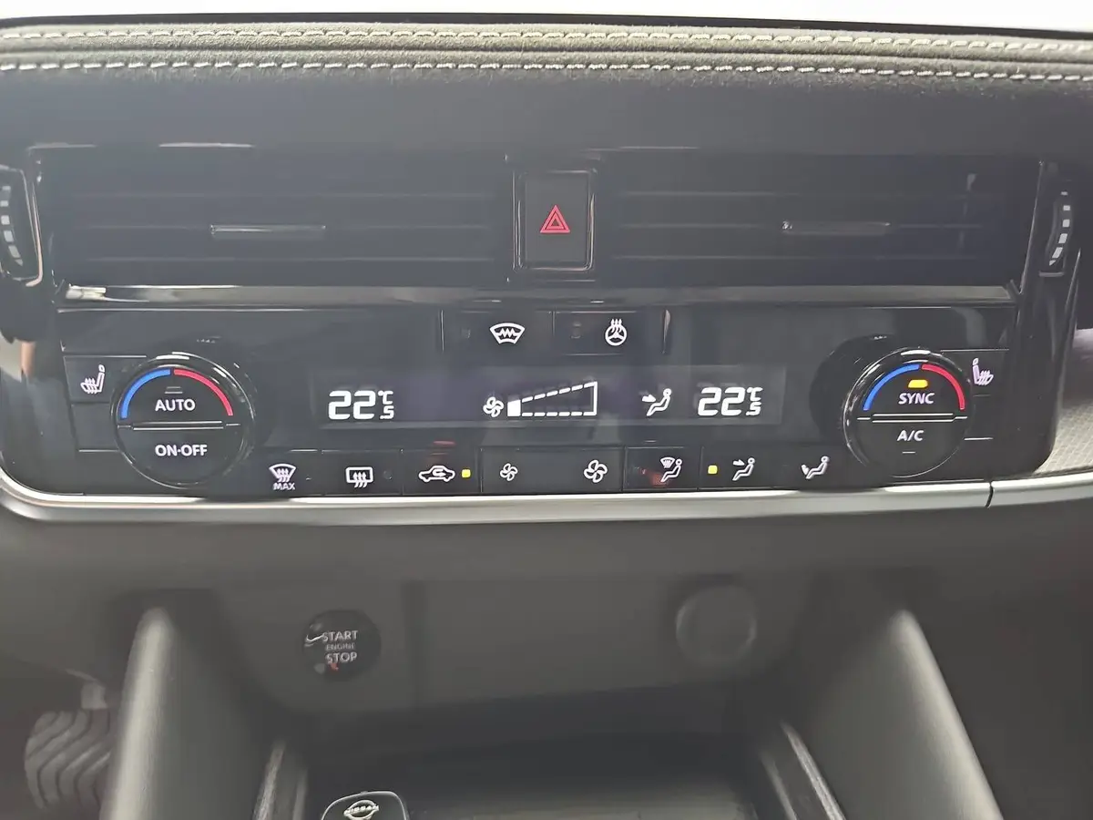 NISSAN QASHQAI 1.3 DIG-T MHEV AUTO. TEKNA PREMIUM PAKET 2-FARBEN