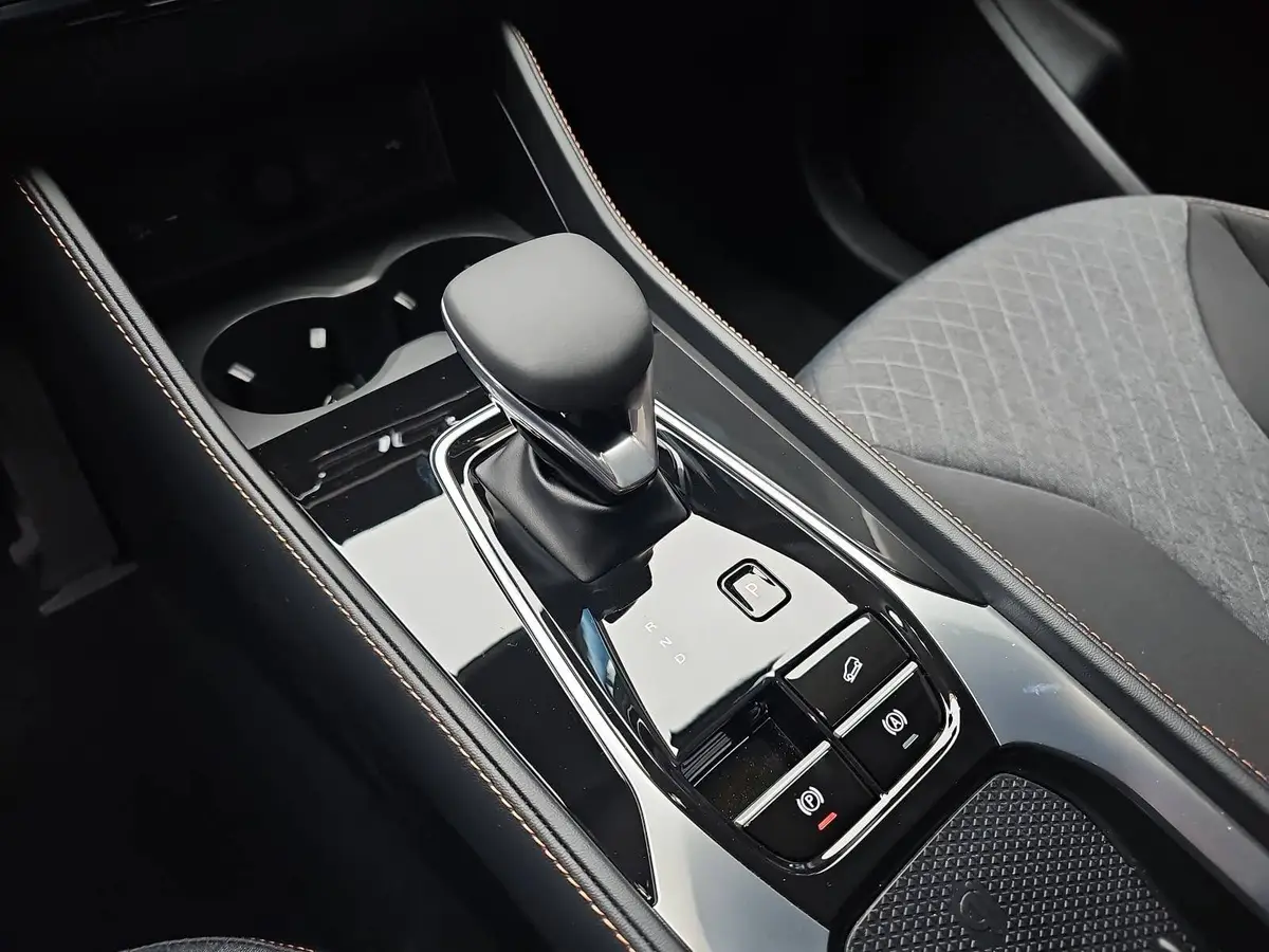 MG HS 1.5 PLUG-IN-HYBRID MY25.5 COMFORT NAVI LED-LICHT 19-ZOLL-LM