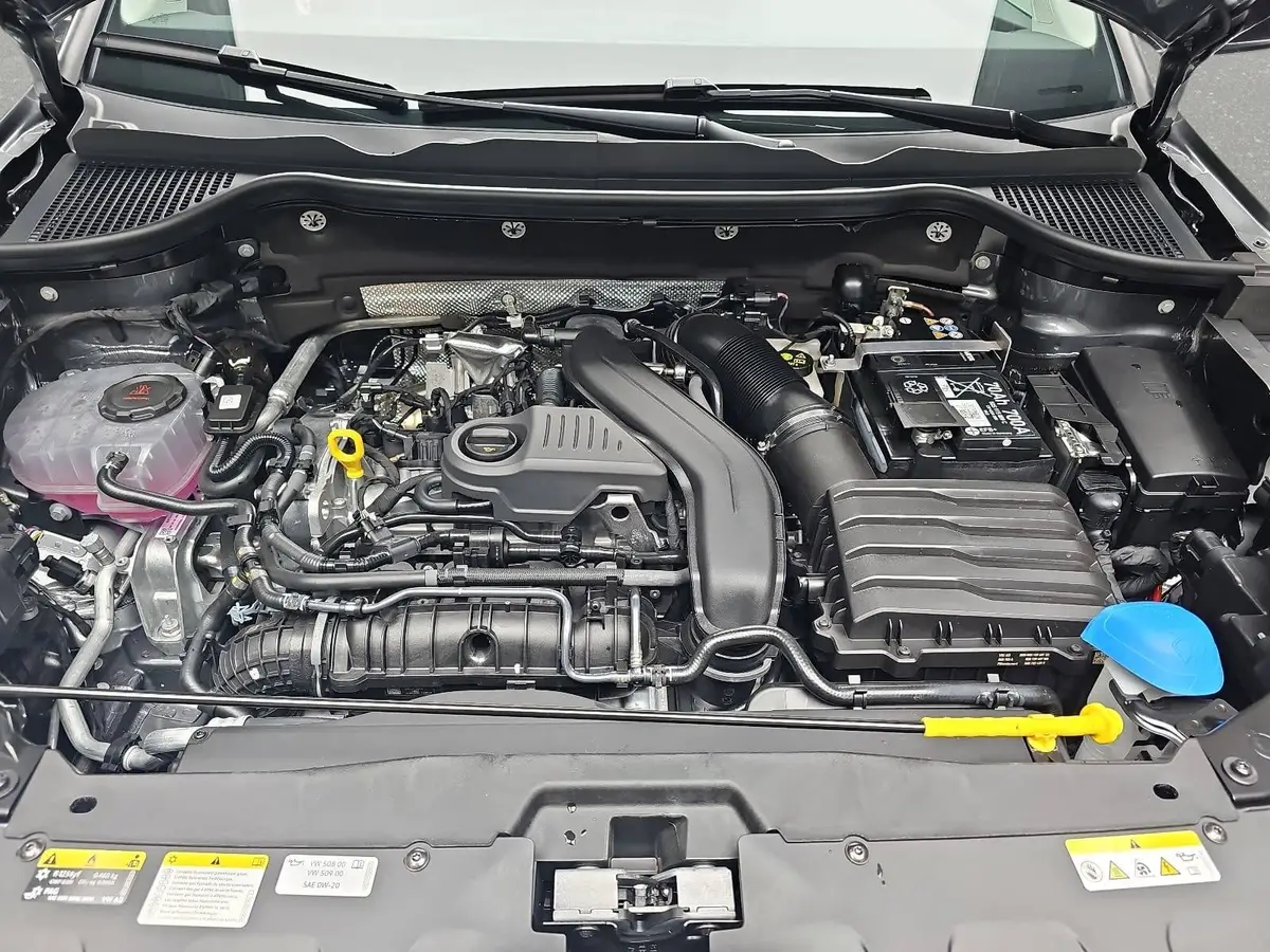 SKODA KAROQ 1.5 TSI DSG SELECTION LED ACC AHK