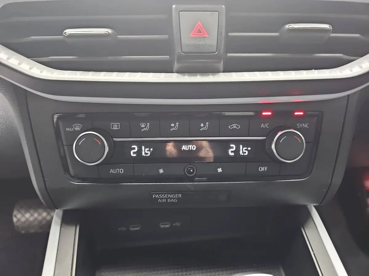 SEAT ARONA 1.0 TSI DSG STYLE NAVI LED PDC LM
