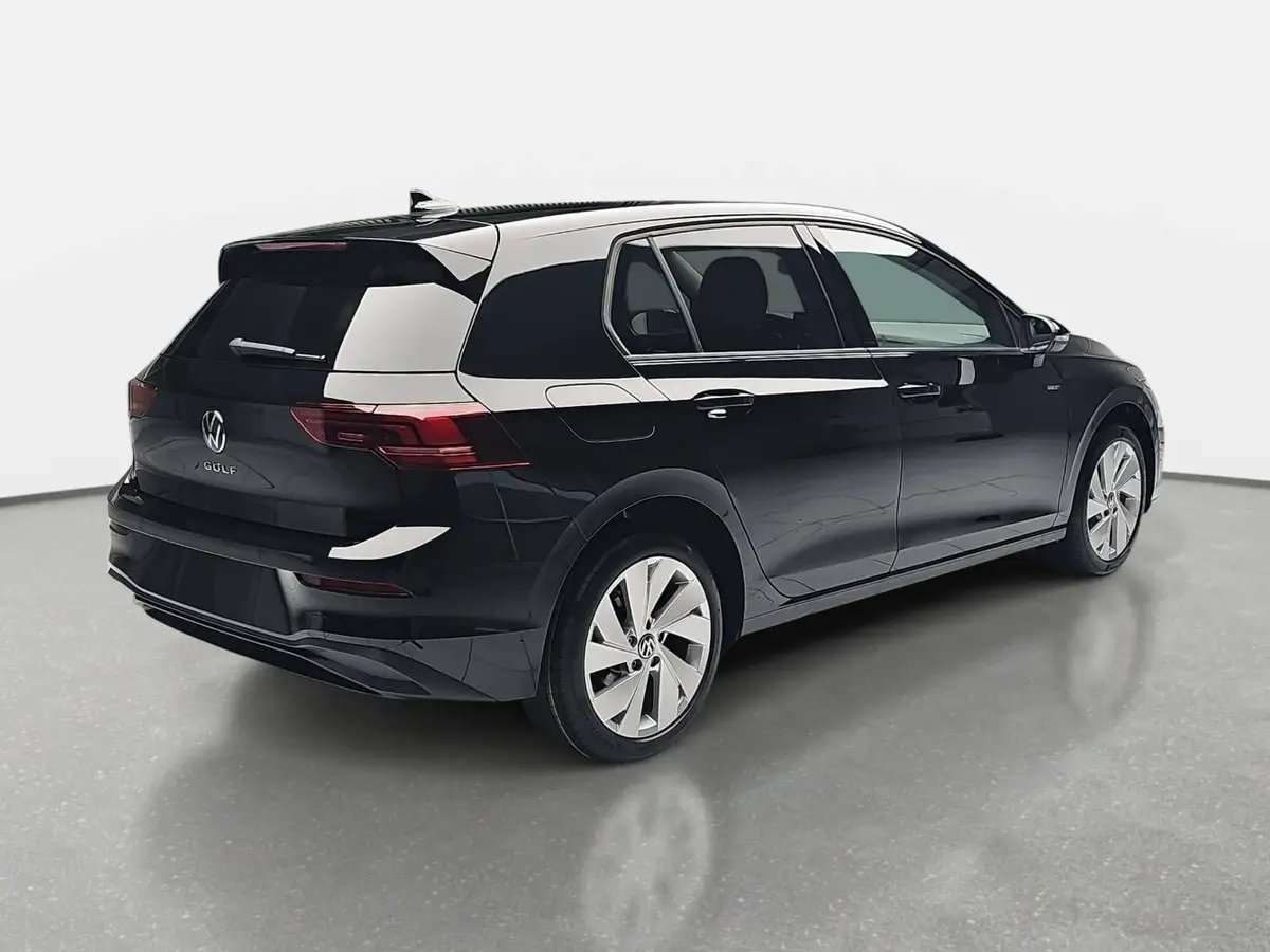 VW GOLF VIII 1.5 TSI LIFE LED ACC KAMERA AHK LM17