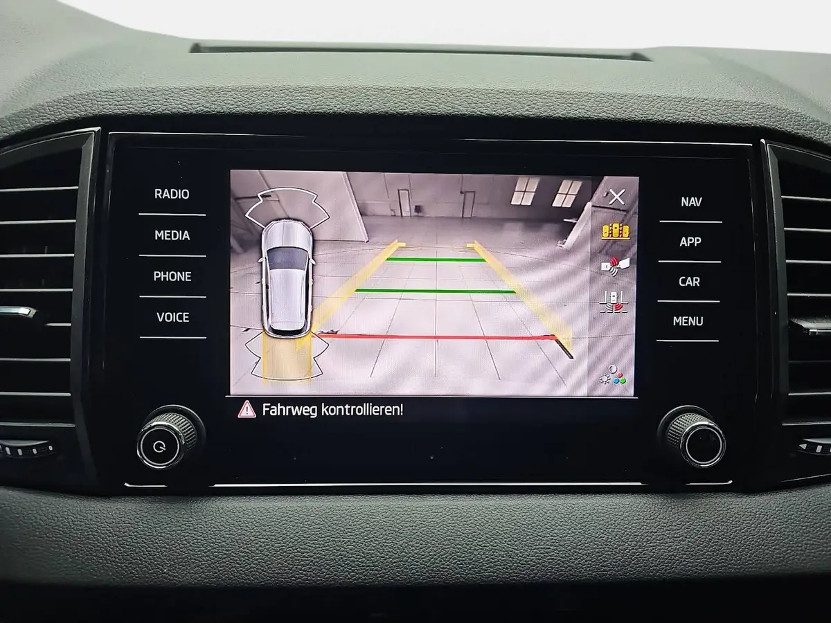 SKODA KAROQ 1.5 TSI DSG 130 JAHRE LED KAMERA AHK