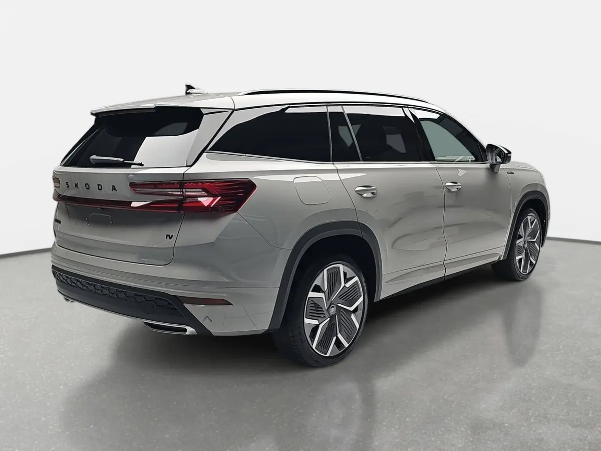 SKODA KODIAQ 1.5 TSI DSG IV PHEV SPORTLINE AHK PANO LM