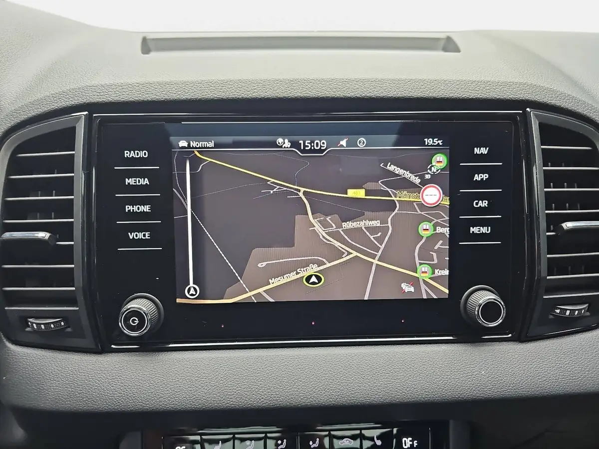 SKODA KAROQ 2.0 TDI DSG SPORTLINE 4X4 NAVI LED