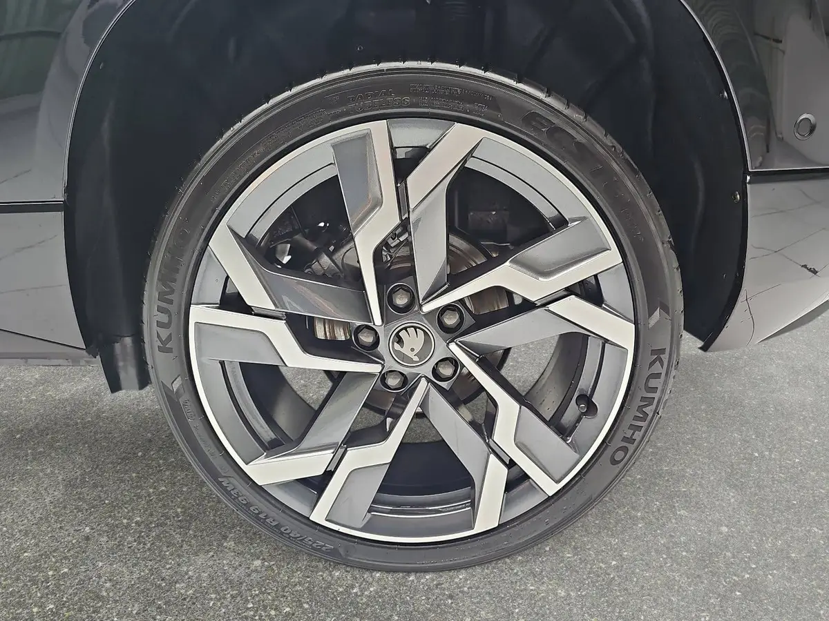 SKODA KAROQ 1.5 TSI DSG SPORTLINE NAVI LED-MATRIX PANO CANTON
