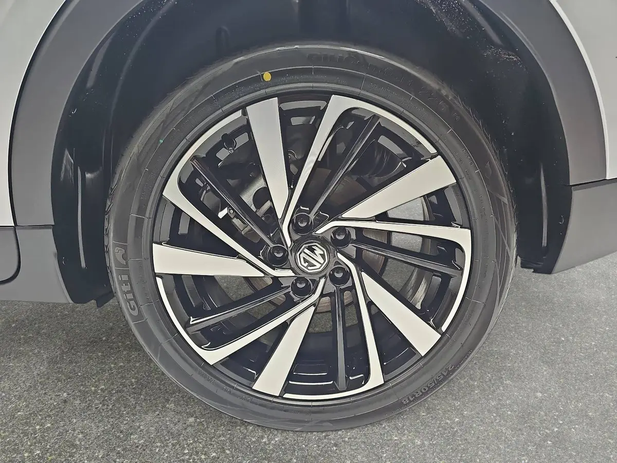 MG ZS 1.5 HYBRID+ MY25.5 LUXURY NAVI LM18 KEYLESS-ENTRY 360-GRAD-KAMERA