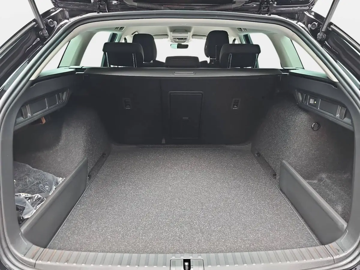 SKODA OCTAVIA COMBI 1.5 TSI DSG 130 JAHRE KLIMAAUTO LED SMARTLINK KAME