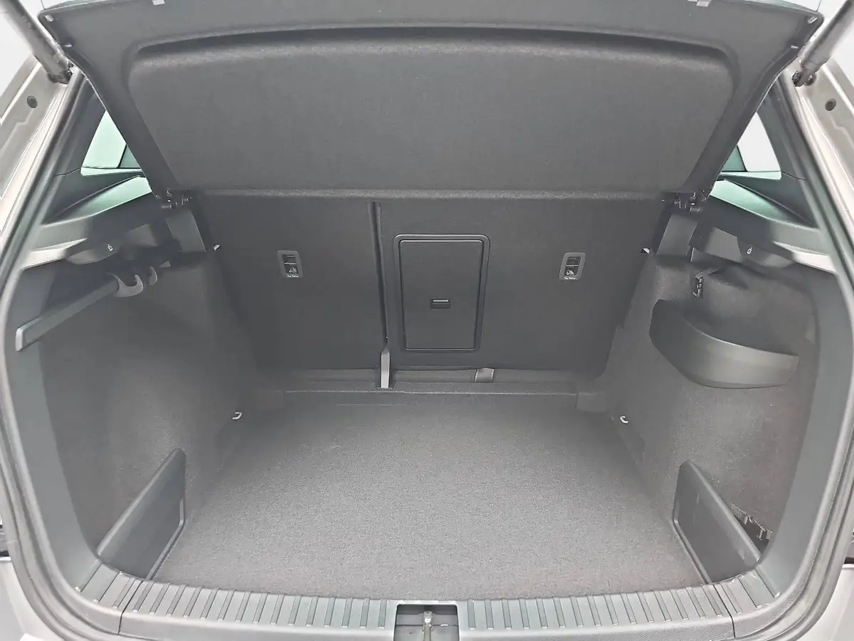 SKODA KAROQ 1.5 TSI DSG SPORTLINE NAVI LED-MATRIX PANO CANTON 