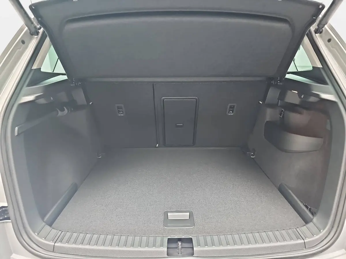 SKODA KAROQ 1.5 TSI DSG SELECTION LED ACC AHK