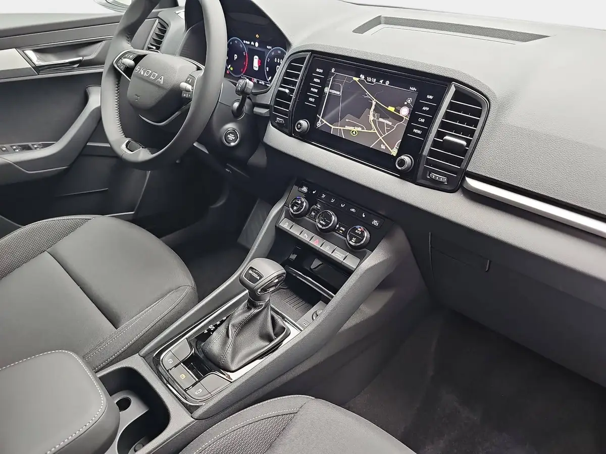 SKODA KAROQ 1.5 TSI DSG SELECTION LED ACC AHK