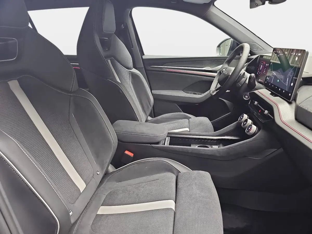 SKODA KODIAQ 2.0 TSI DSG SPORTLINE 4X4 PANO LED AHK