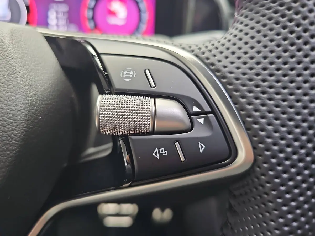 SKODA KODIAQ 2.0 TSI DSG SPORTLINE 4X4 NAVI LED AHK
