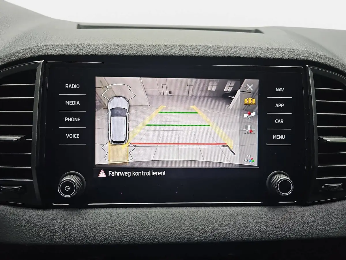 SKODA KAROQ 2.0 TDI DSG SELECTION LED AHK KAMERA