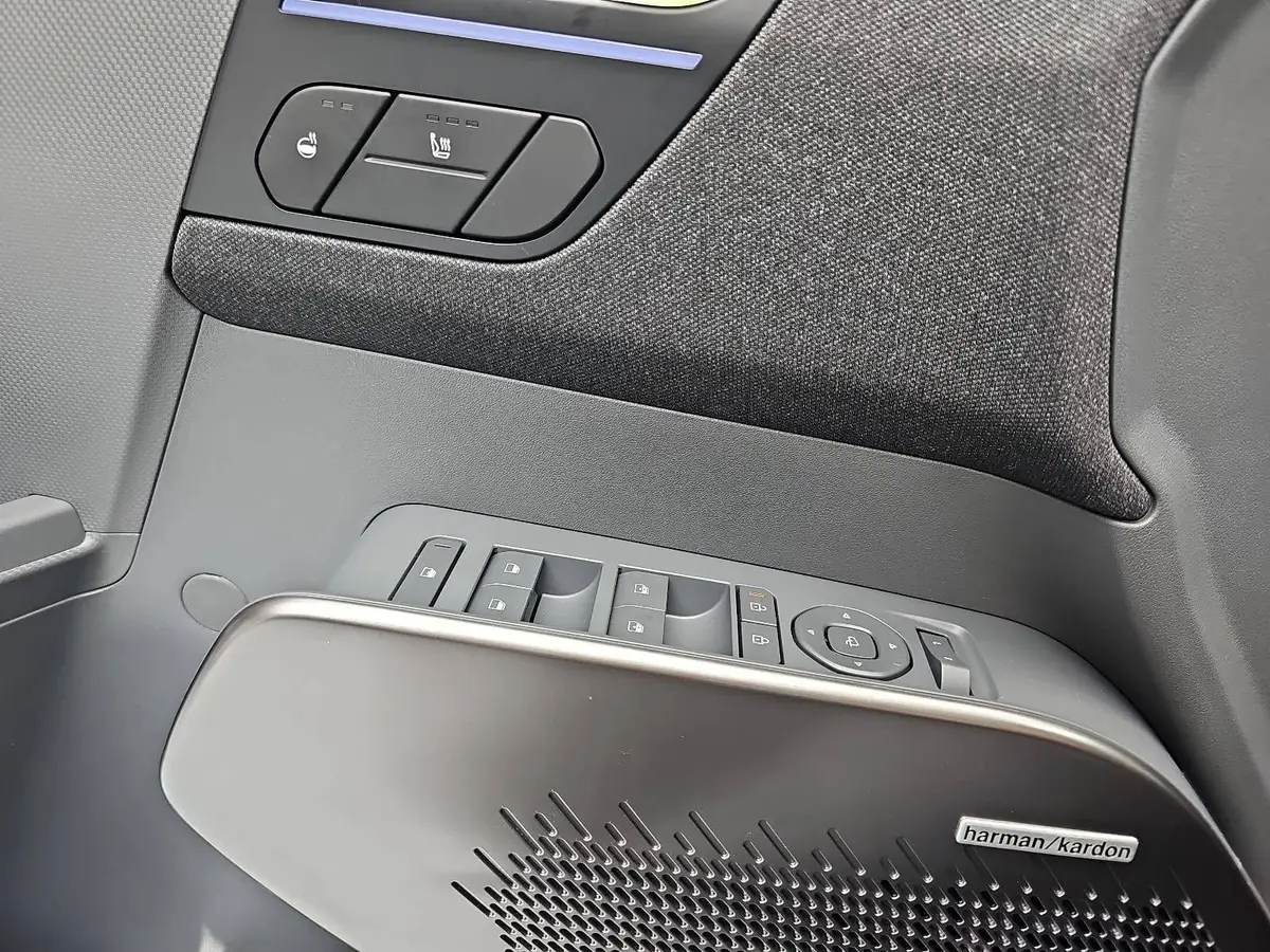 KIA EV2 61.0 KWH EARTH MJ27 4SITZE WINTER-CONNECT TECHN DRIVEWISE-PARK DESIGN