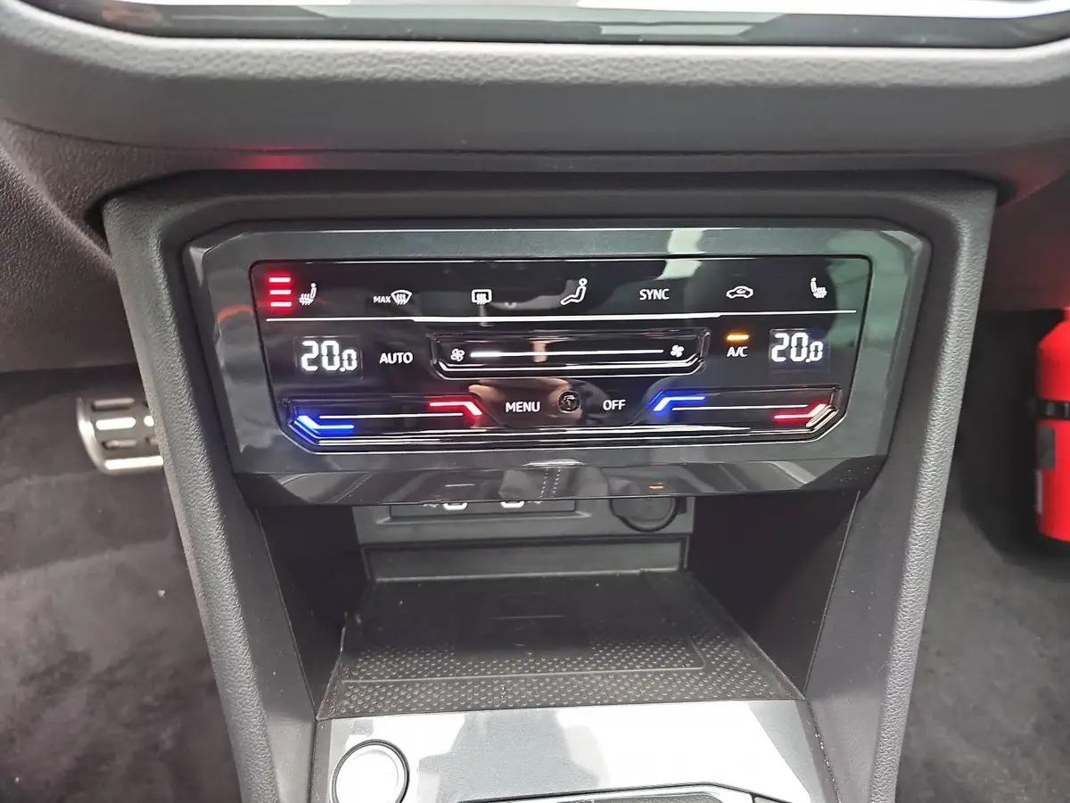 VW TIGUAN 2.0 TSI DSG R-LINE 4MOTION NAVI LED PANO AHK LM19