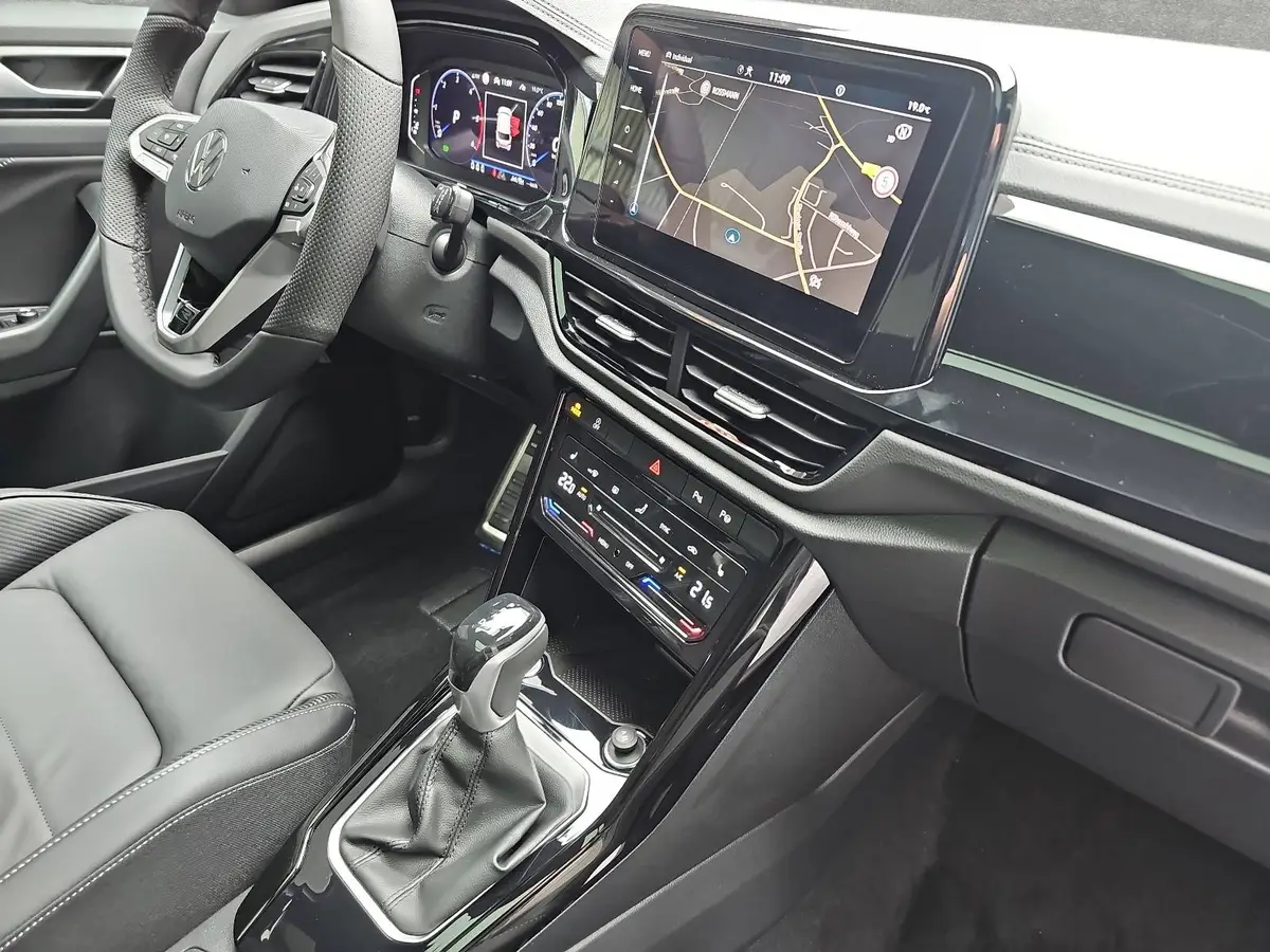 VW T-ROC 2.0 TDI DSG R-LINE NAVI LED MATRIX PANO ACC DCC AH